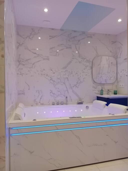 Maison Avec Jacuzzi - Louvres Proche Roissy Cdg - Paris Dış mekan fotoğraf